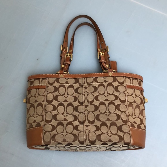 Coach Gallery Signature Tote Tan Signature Canvas Leather - Picture 1 of 9